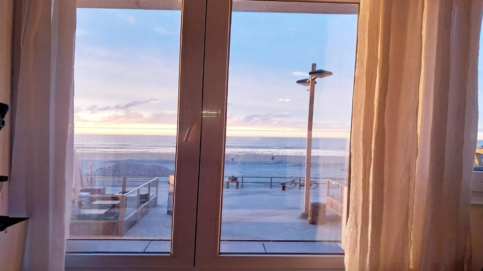 Centrally Located Apartment By The Sea Middelkerke